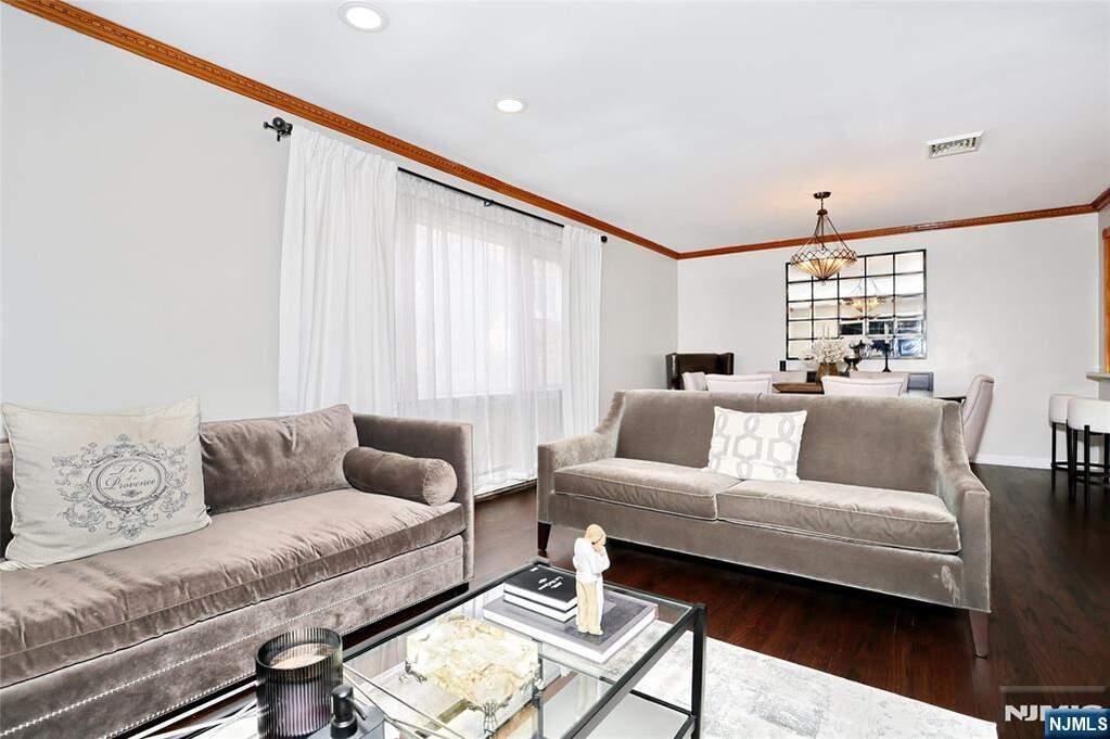 4 Bedroom Single Family Home/House's Image 17