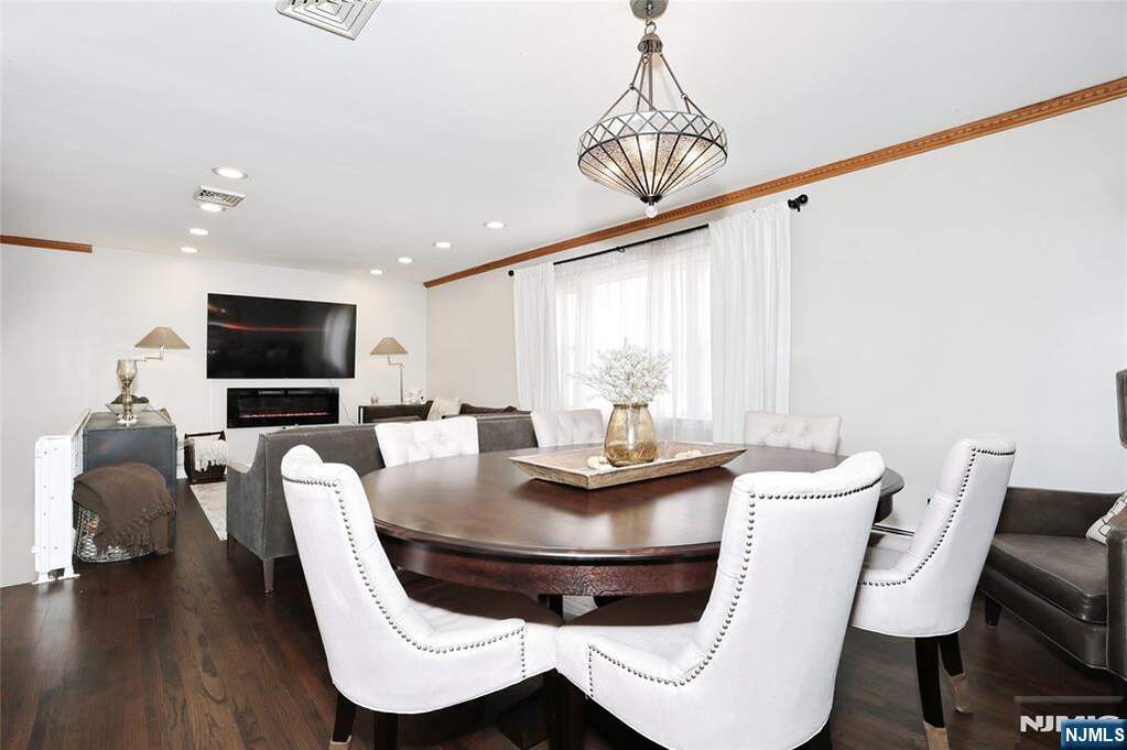 4 Bedroom Single Family Home/House's Image 18