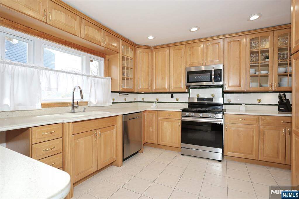 4 Bedroom Single Family Home/House's Image 22