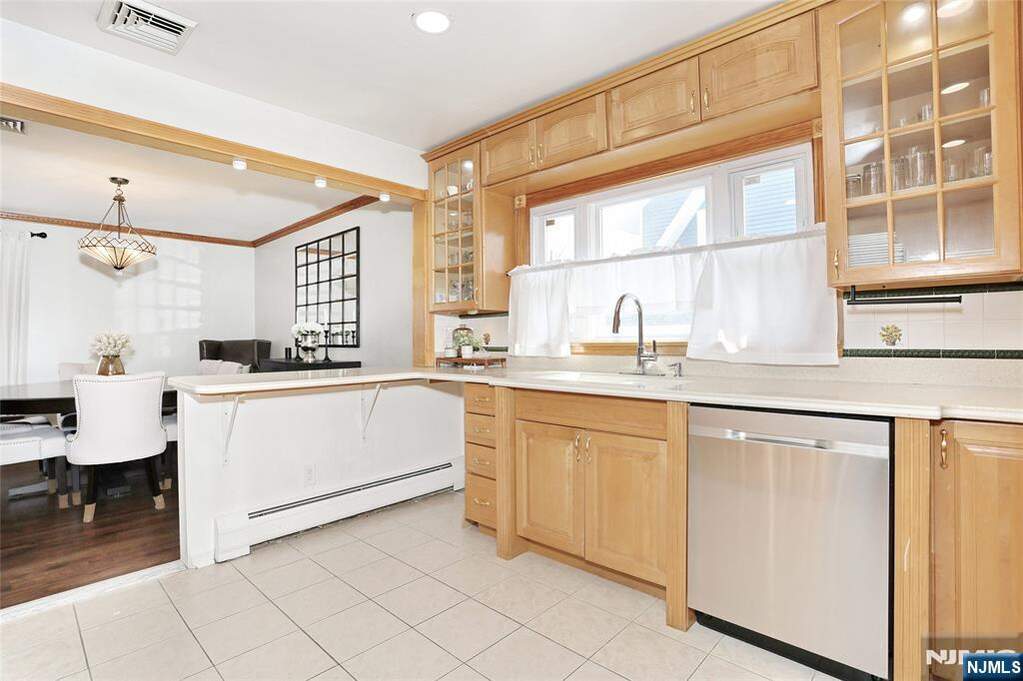 4 Bedroom Single Family Home/House's Image 23