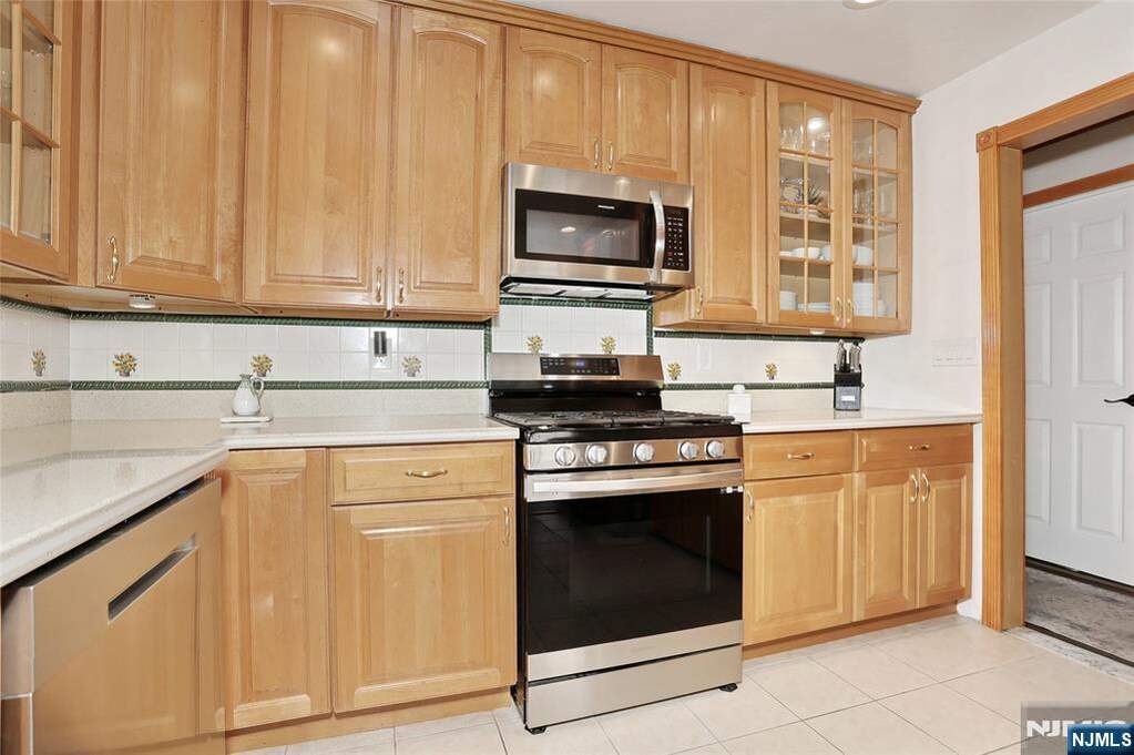 4 Bedroom Single Family Home/House's Image 25