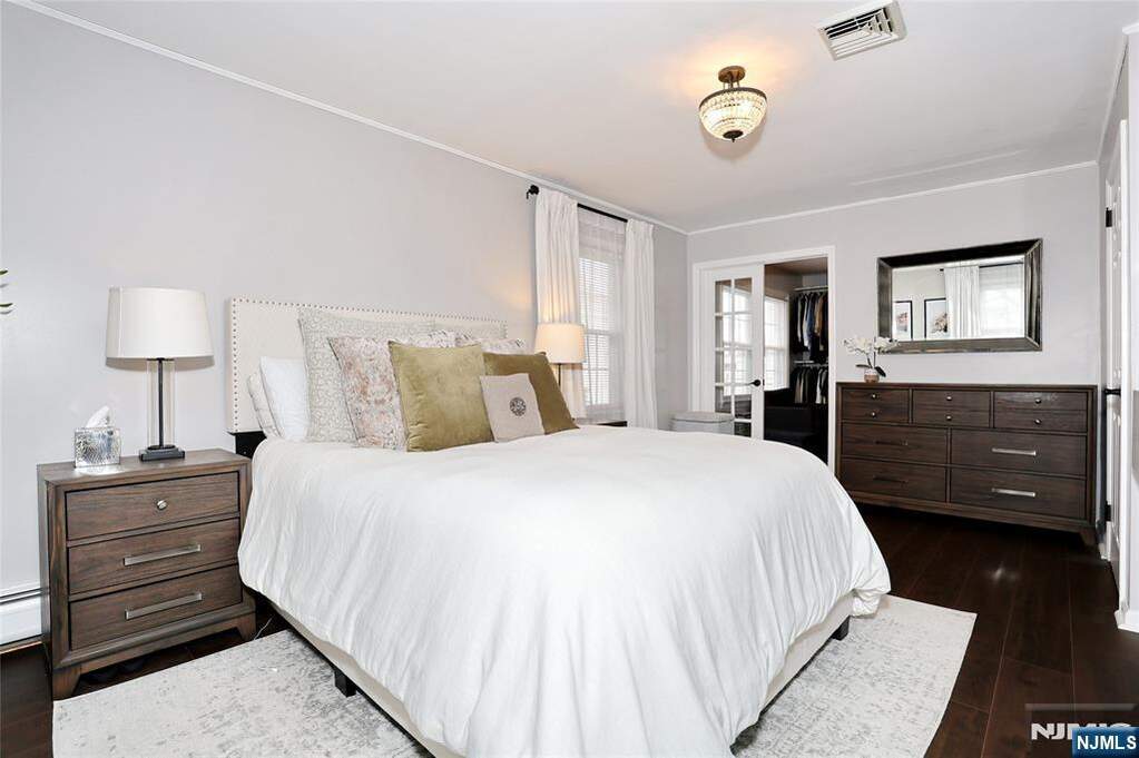 4 Bedroom Single Family Home/House's Image 28