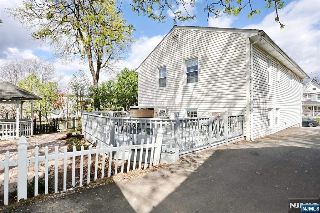 4 Bedroom Single Family Home/House's Image 38