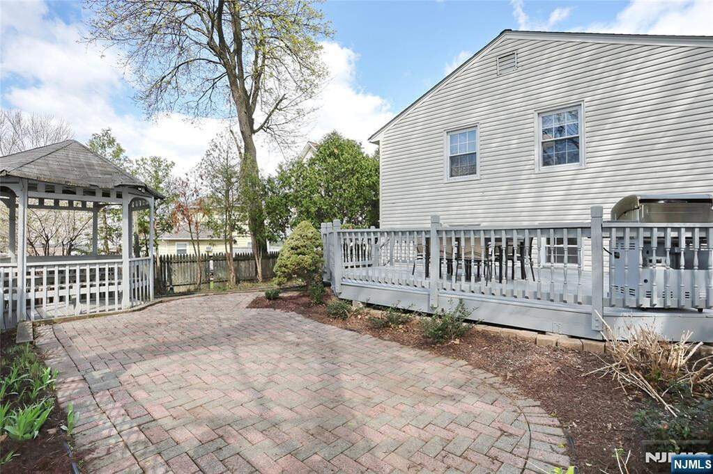4 Bedroom Single Family Home/House's Image 39