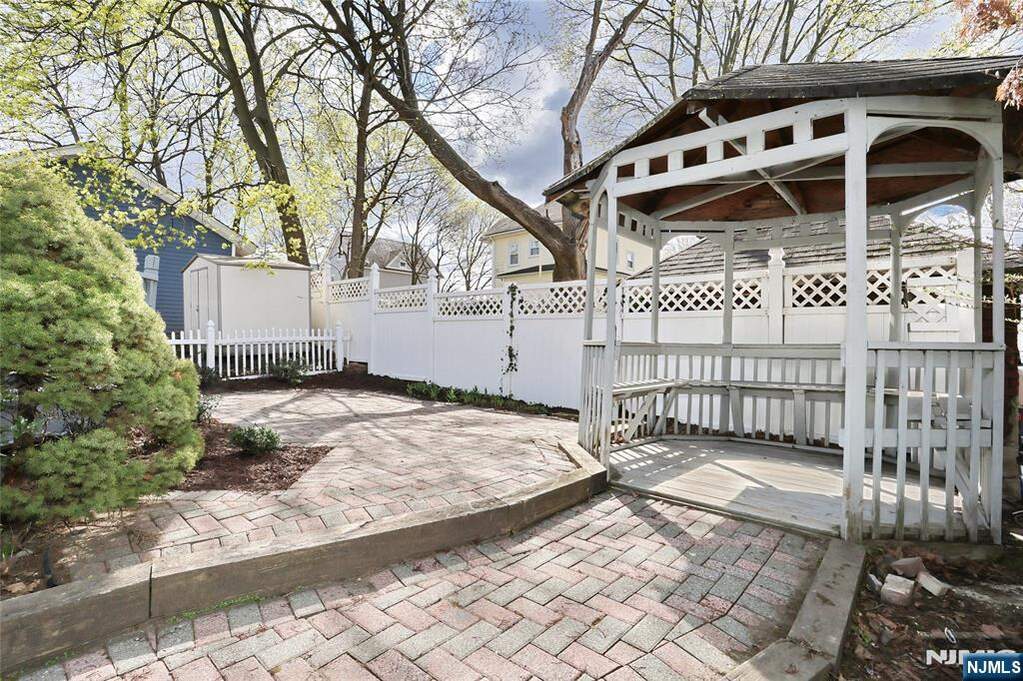 4 Bedroom Single Family Home/House's Image 43