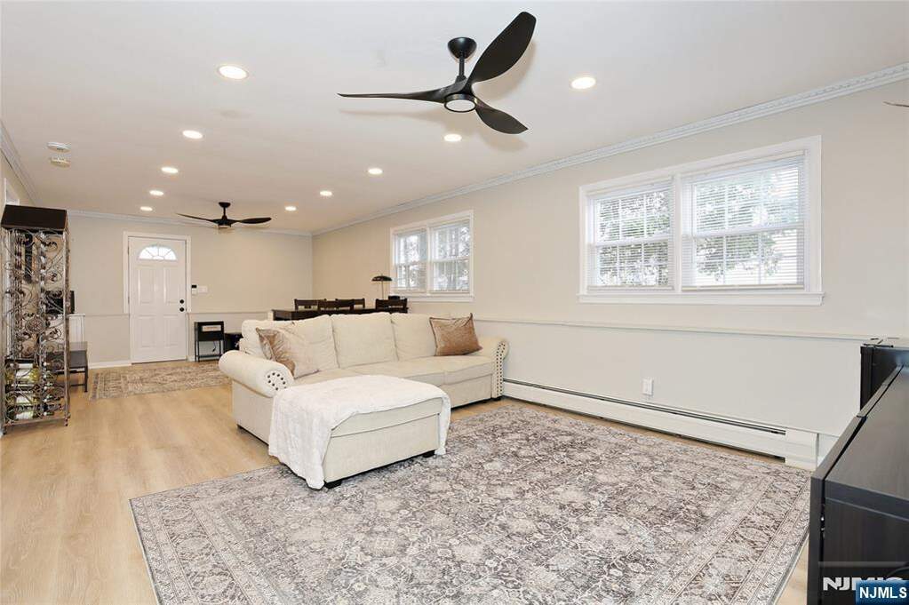 4 Bedroom Single Family Home/House's Image 4