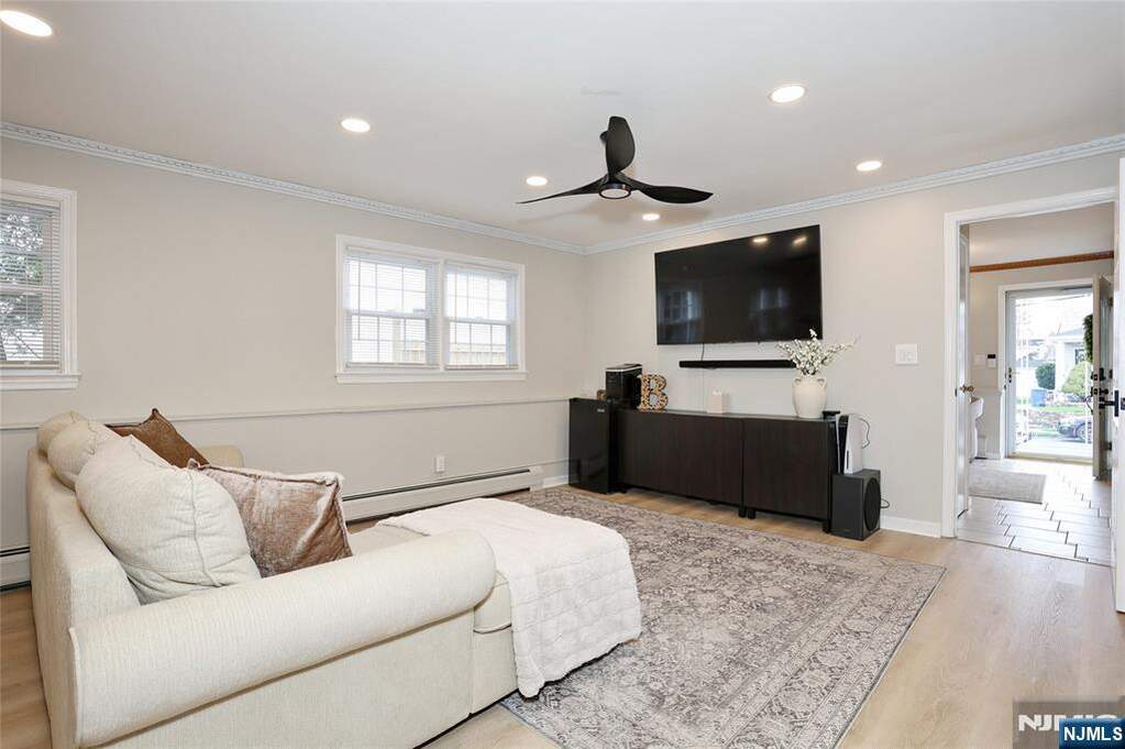 4 Bedroom Single Family Home/House's Image 5