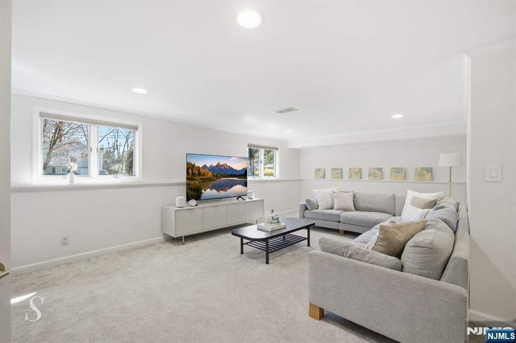 4 Bedroom Single Family Home/House's Image 12