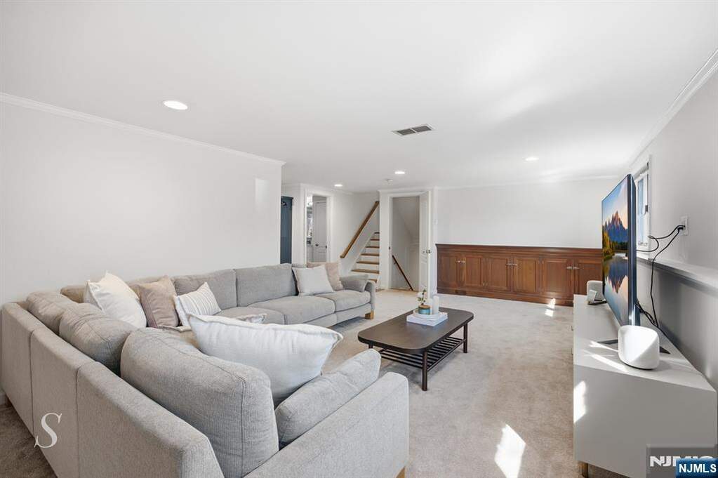 4 Bedroom Single Family Home/House's Image 13