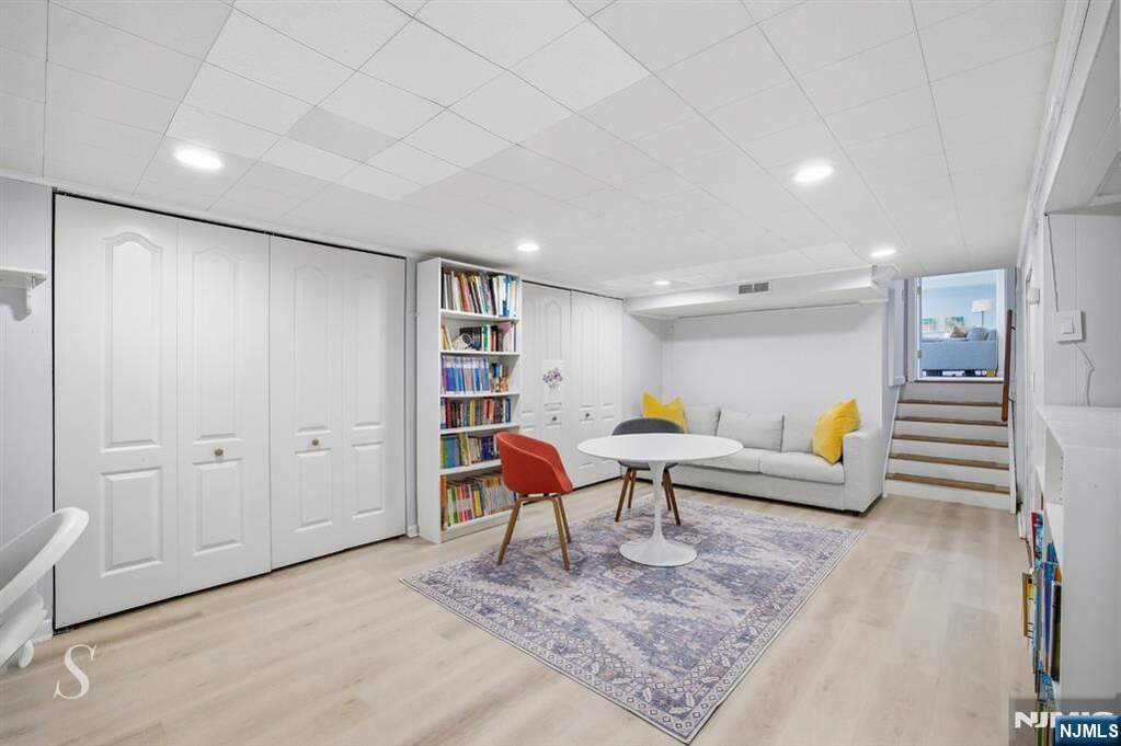 4 Bedroom Single Family Home/House's Image 18