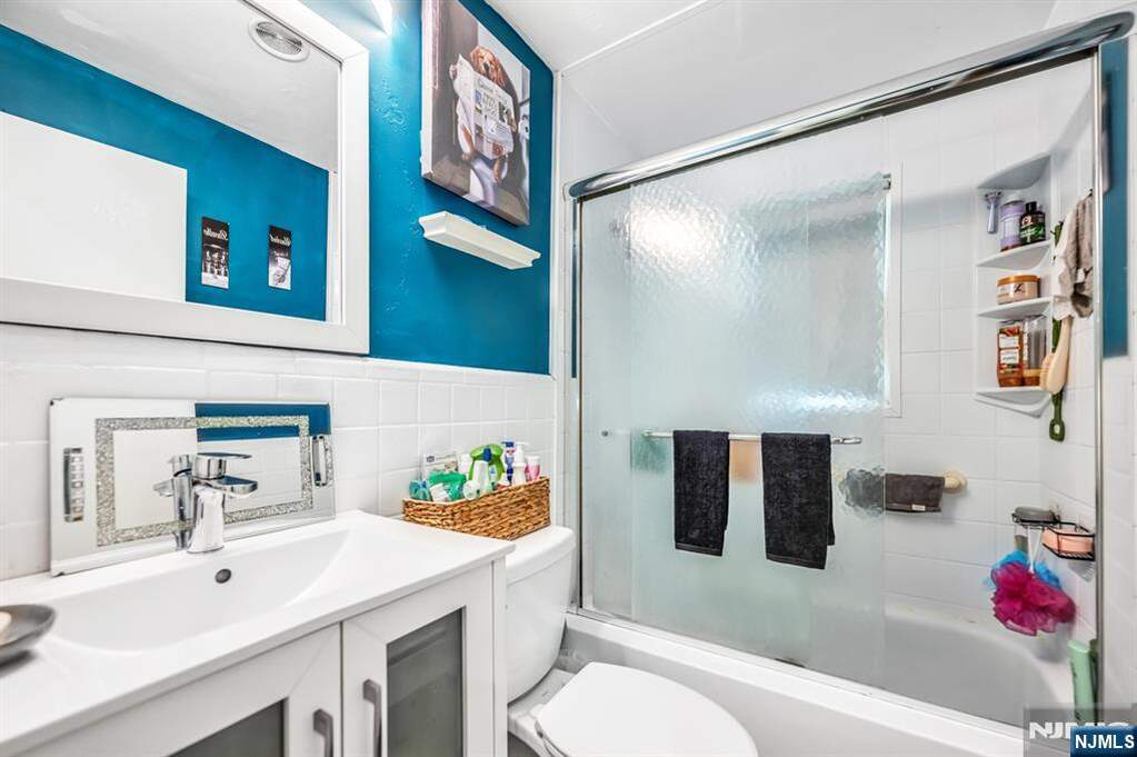 3 Bedroom Single Family Home/House's Image 8
