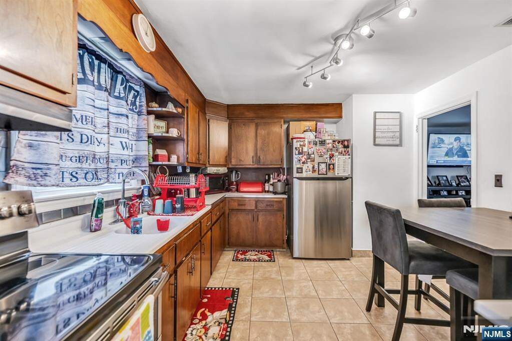 3 Bedroom Single Family Home/House's Image 3