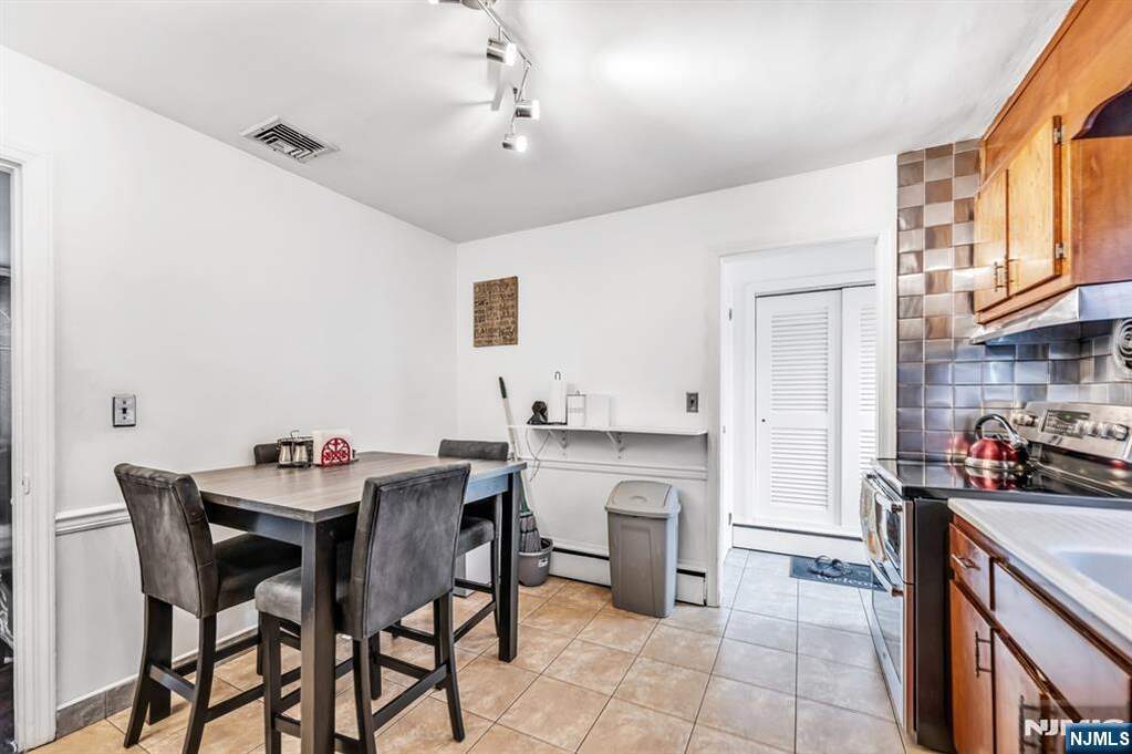3 Bedroom Single Family Home/House's Image 5