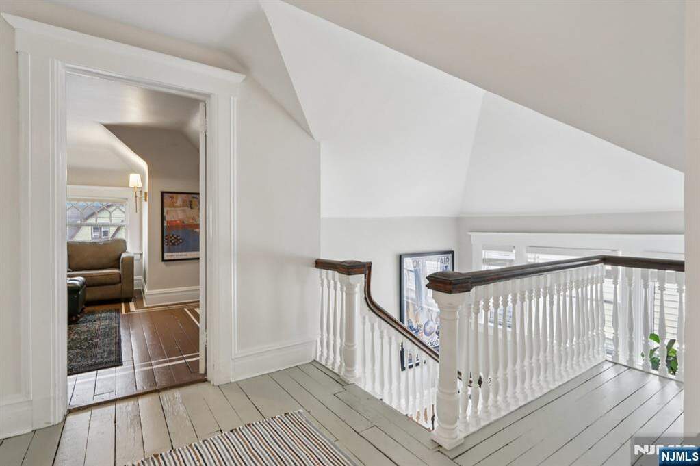 6 Bedroom Single Family Home/House's Image 23