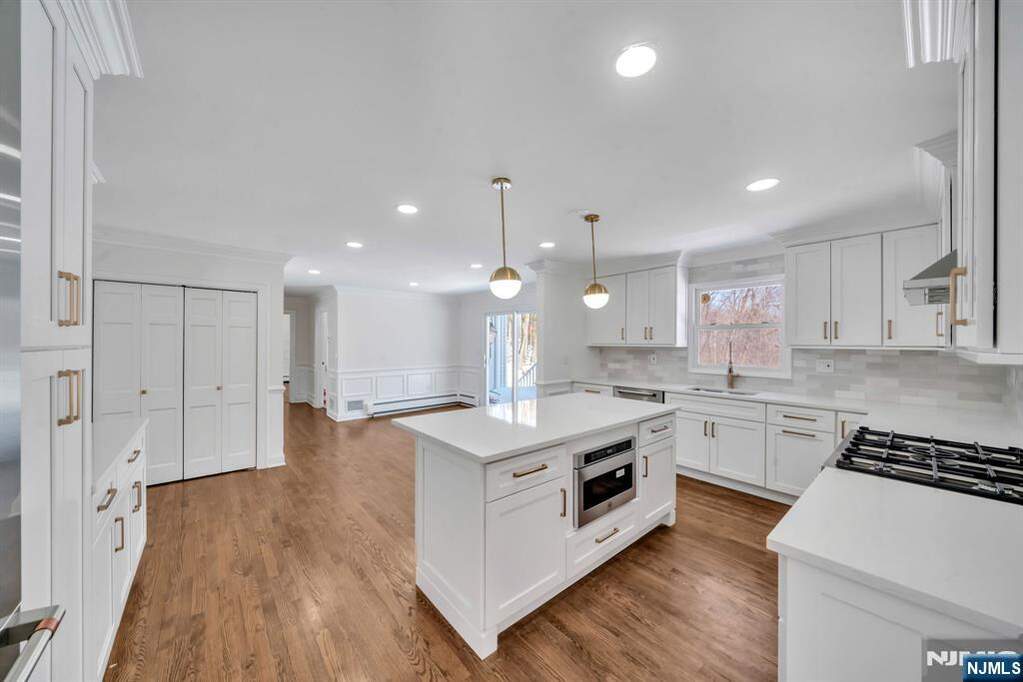 4 Bedroom Single Family Home/House's Image 10