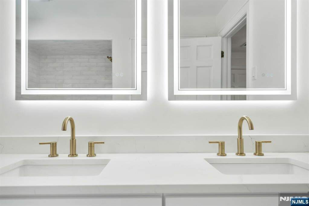 4 Bedroom Single Family Home/House's Image 30