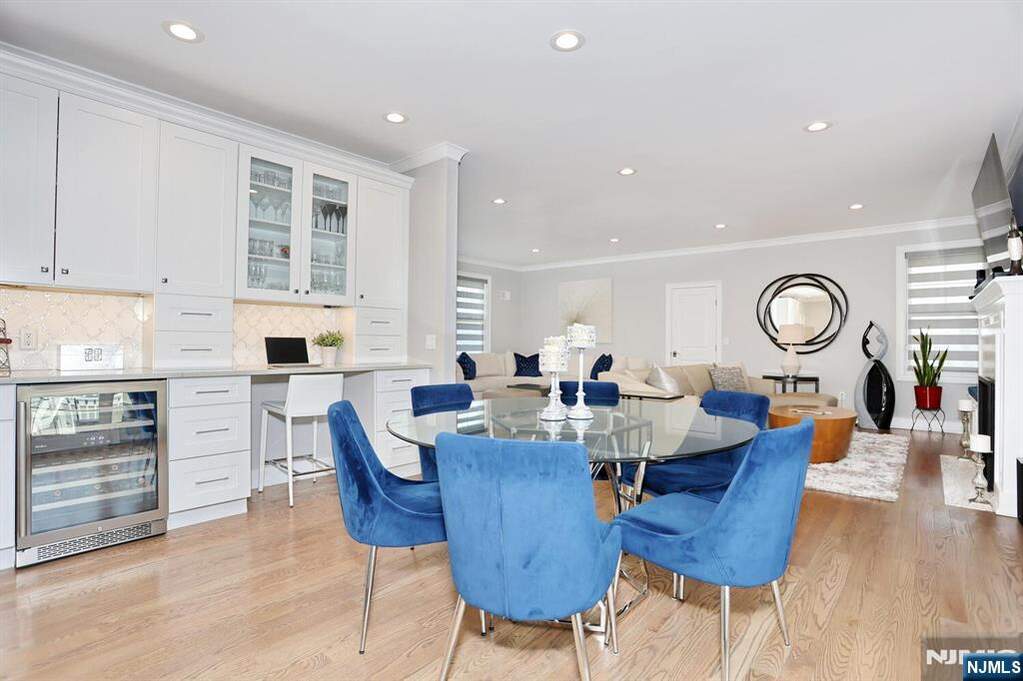 5 Bedroom Single Family Home/House's Image 9