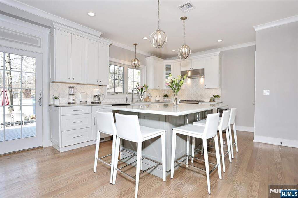 5 Bedroom Single Family Home/House's Image 11