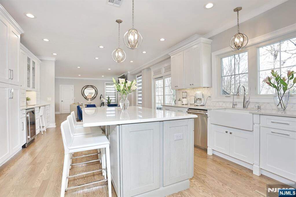 5 Bedroom Single Family Home/House's Image 13