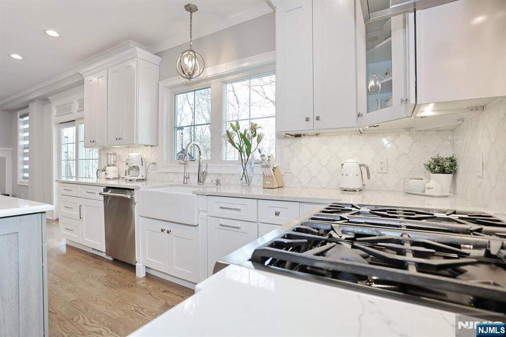 5 Bedroom Single Family Home/House's Image 14