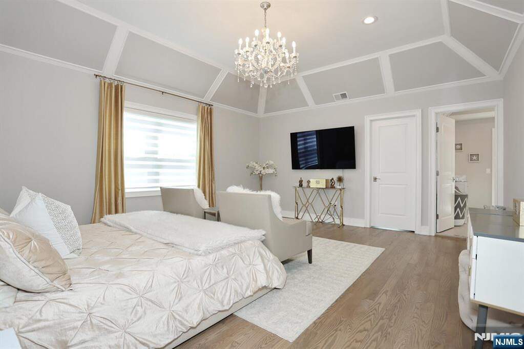 5 Bedroom Single Family Home/House's Image 23