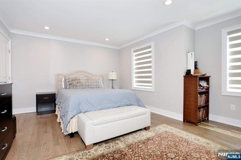 5 Bedroom Single Family Home/House's Image 31