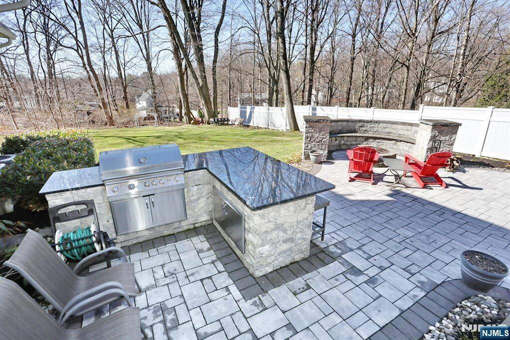 5 Bedroom Single Family Home/House's Image 38