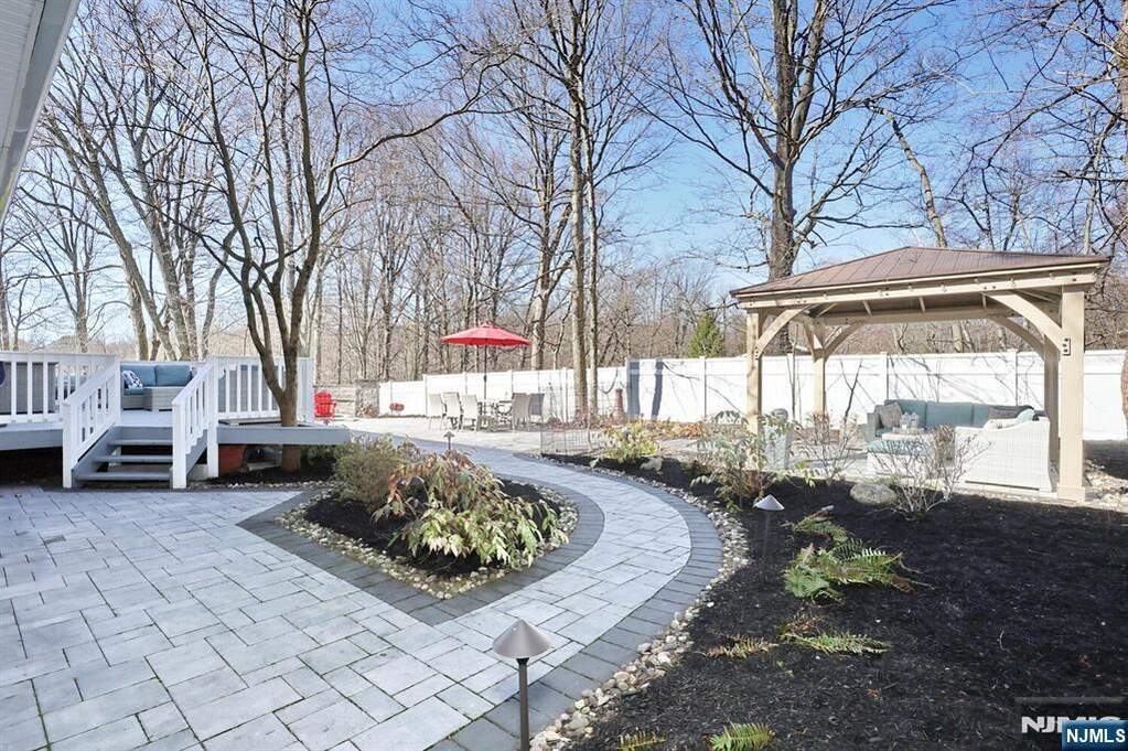 5 Bedroom Single Family Home/House's Image 41