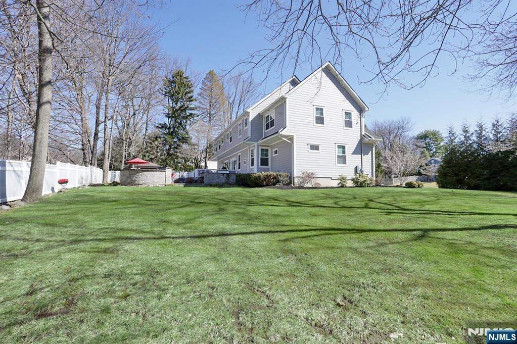 5 Bedroom Single Family Home/House's Image 43