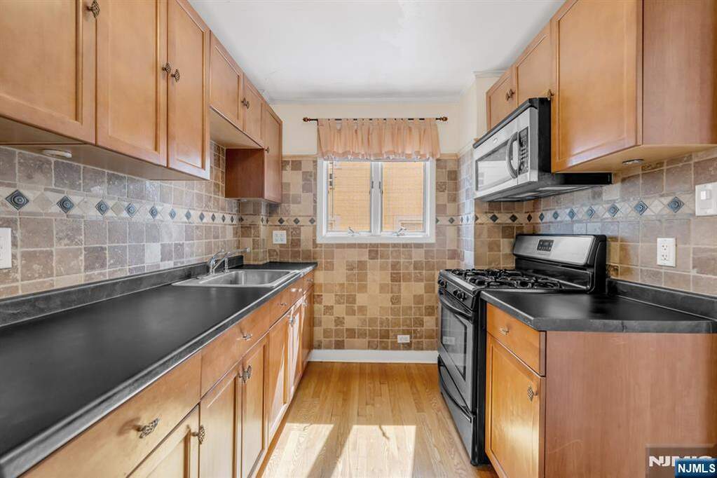 3 Bedroom Single Family Home/House's Image 8