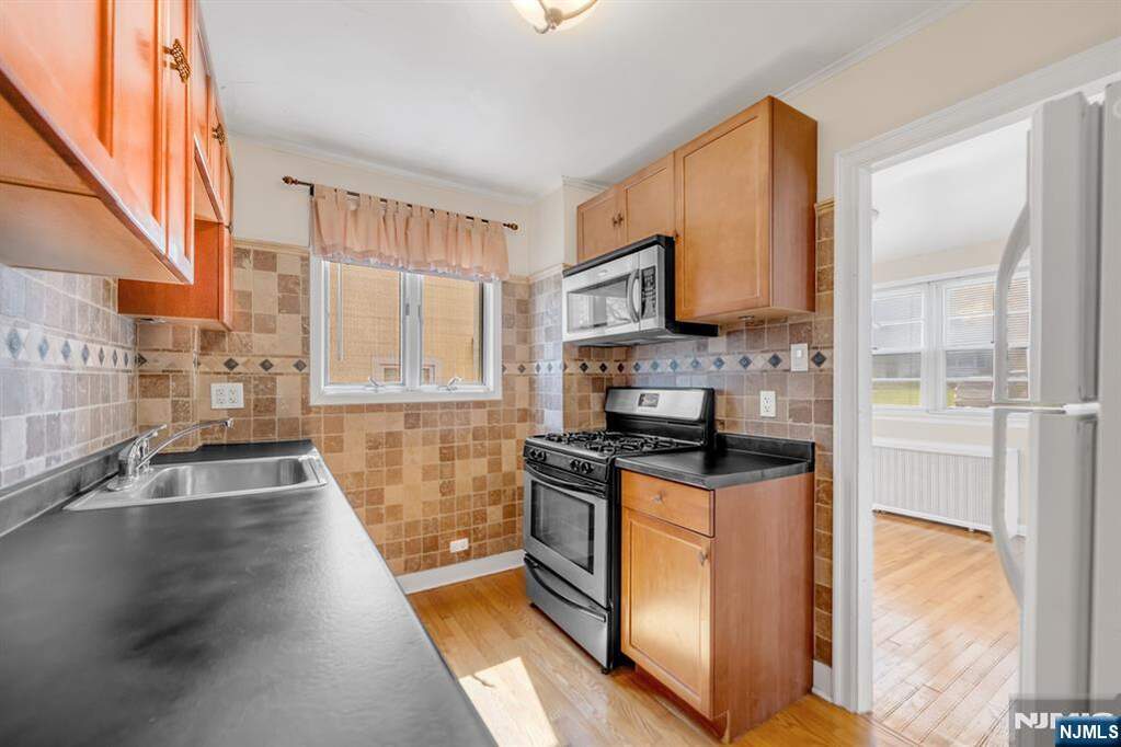 3 Bedroom Single Family Home/House's Image 10