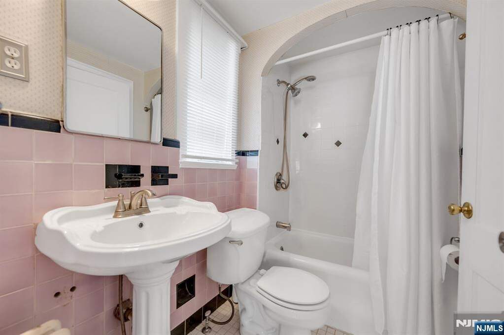 3 Bedroom Single Family Home/House's Image 24