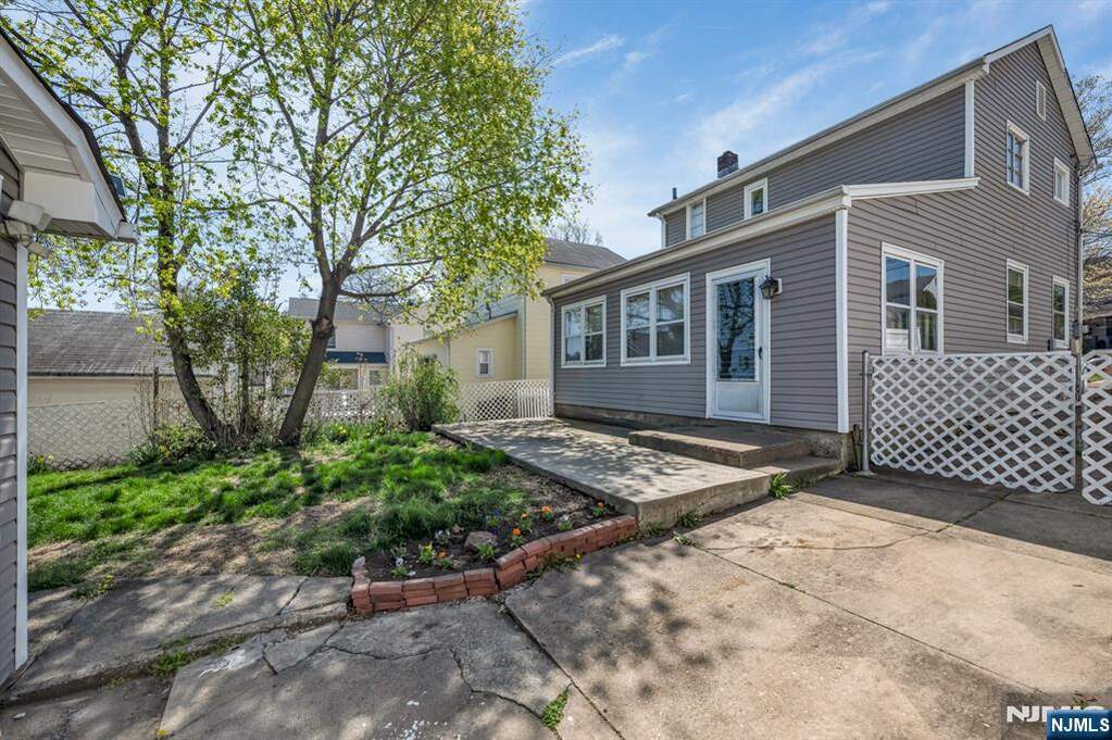 3 Bedroom Single Family Home/House's Image 28