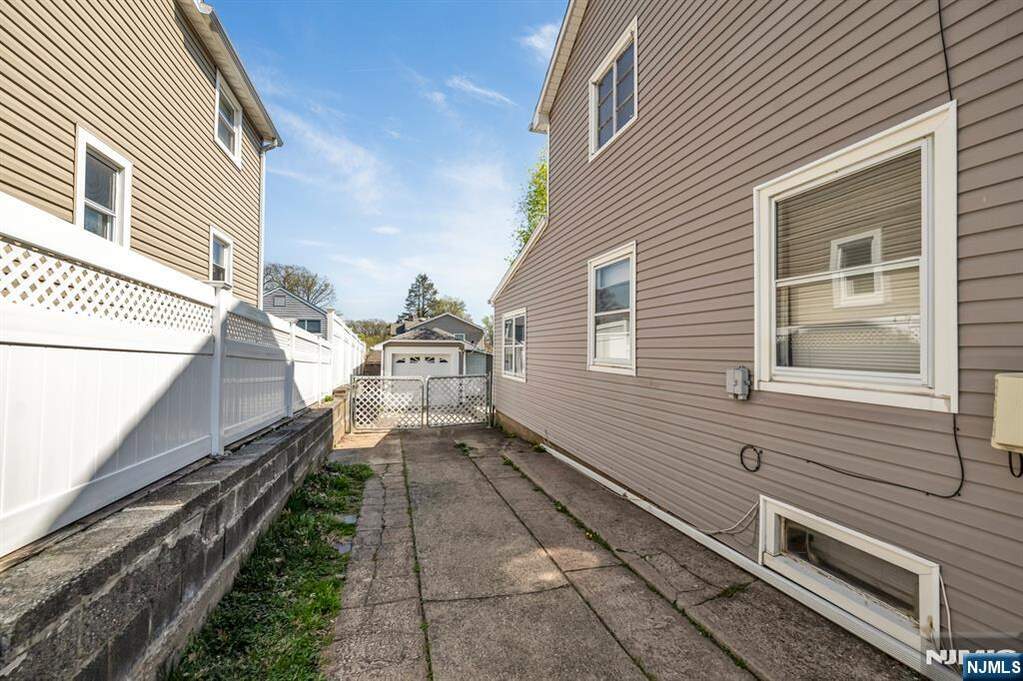 3 Bedroom Single Family Home/House's Image 31
