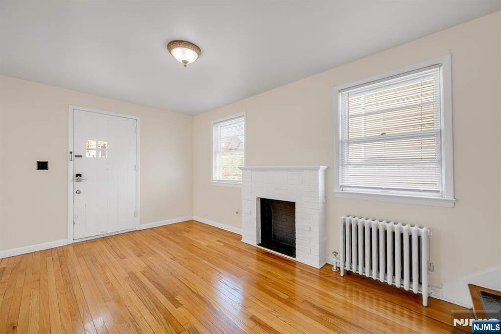3 Bedroom Single Family Home/House's Image 3