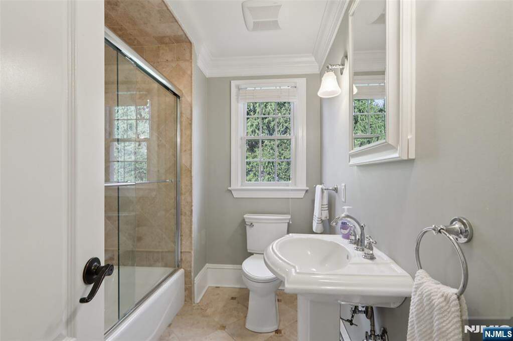 3 Bedroom Single Family Home/House's Image 15