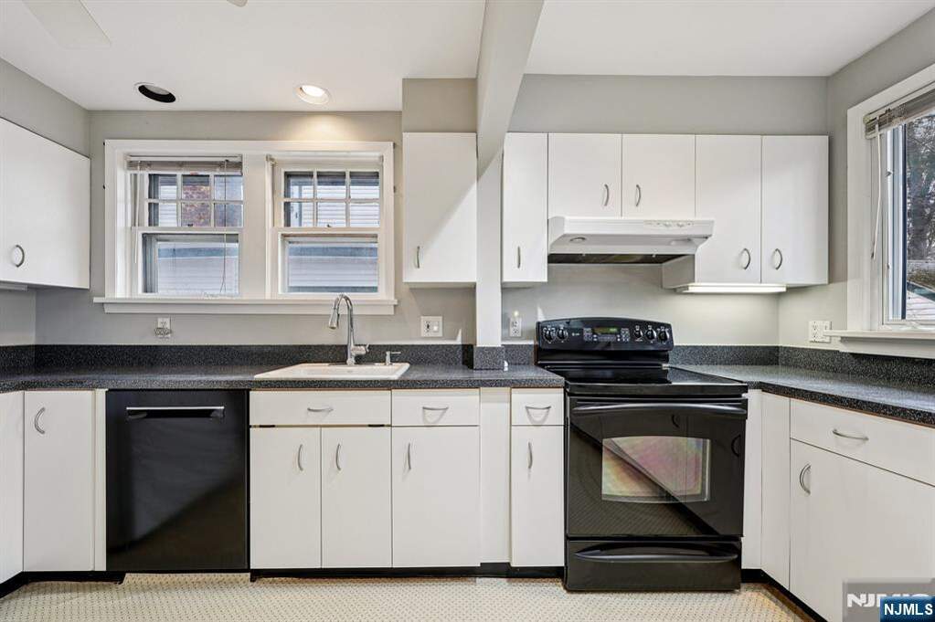 3 Bedroom Single Family Home/House's Image 7