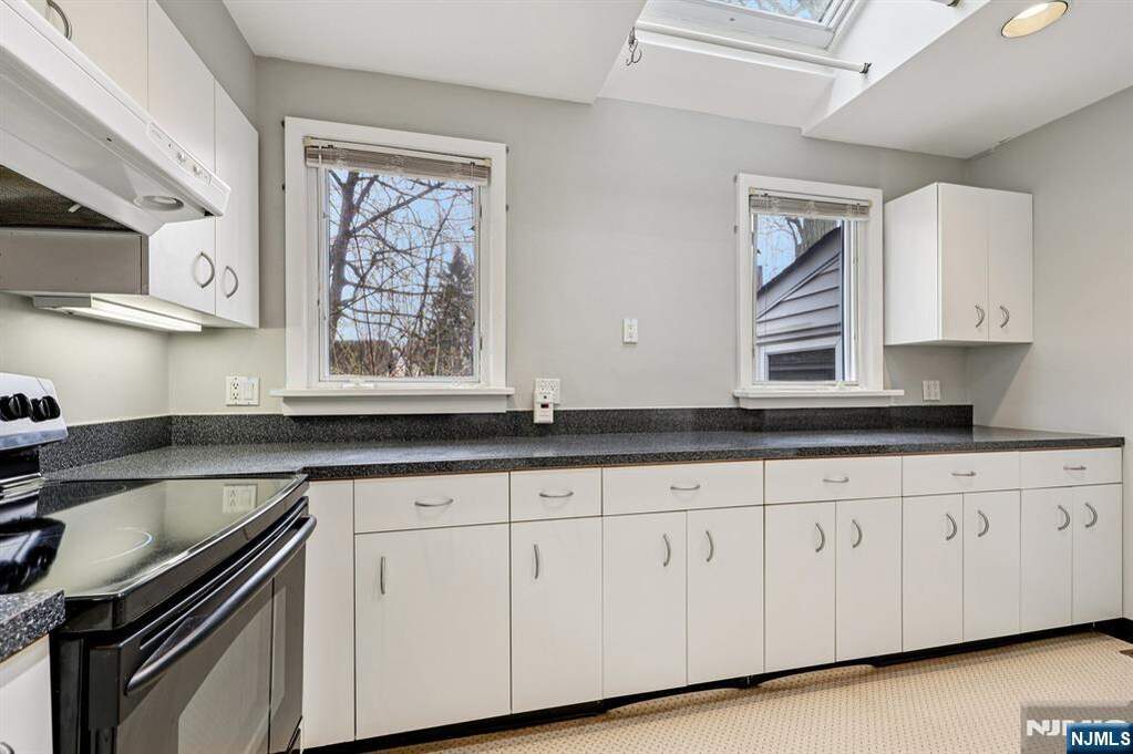 3 Bedroom Single Family Home/House's Image 8