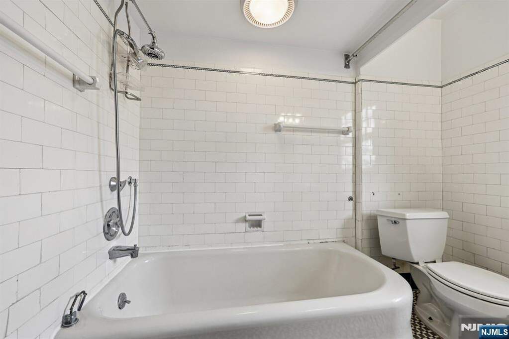 3 Bedroom Single Family Home/House's Image 28