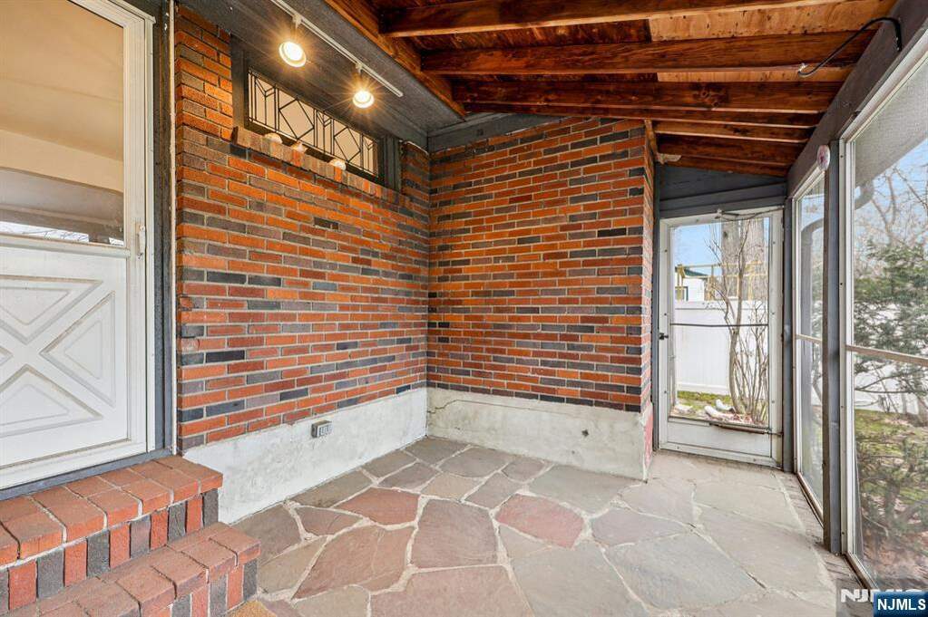 3 Bedroom Single Family Home/House's Image 34
