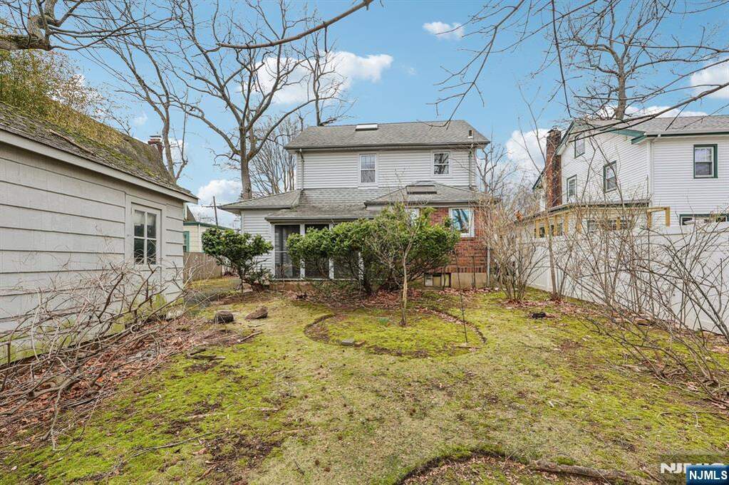 3 Bedroom Single Family Home/House's Image 36