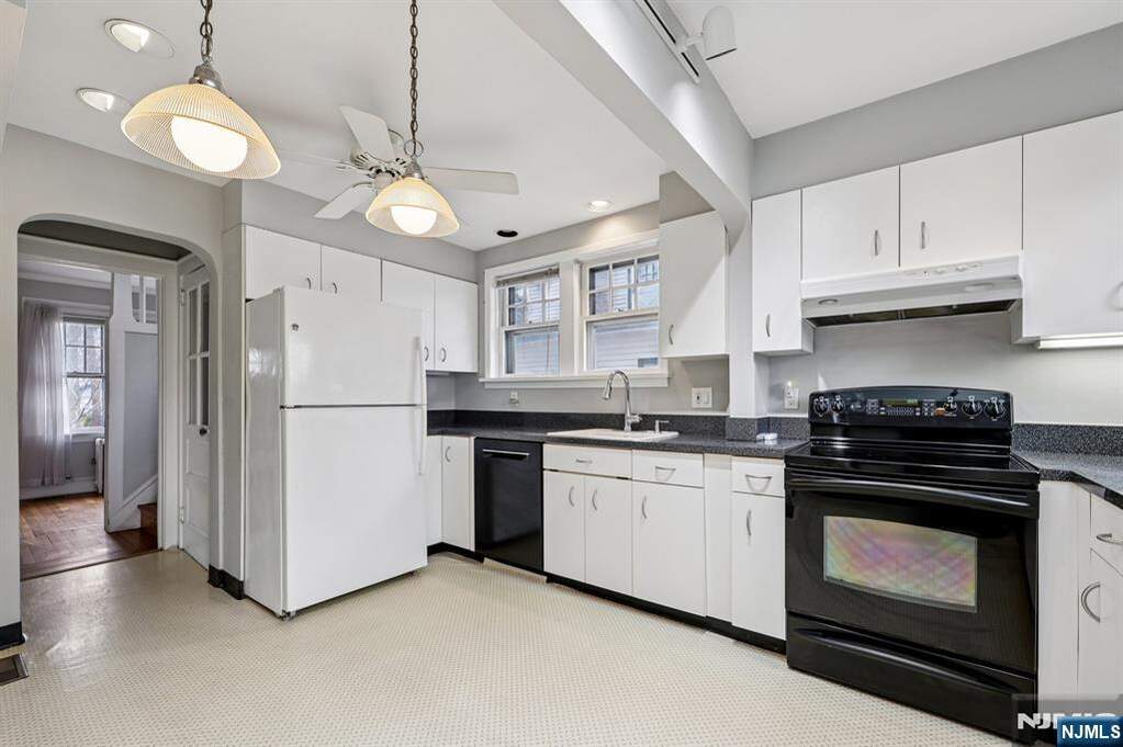 3 Bedroom Single Family Home/House's Image 6