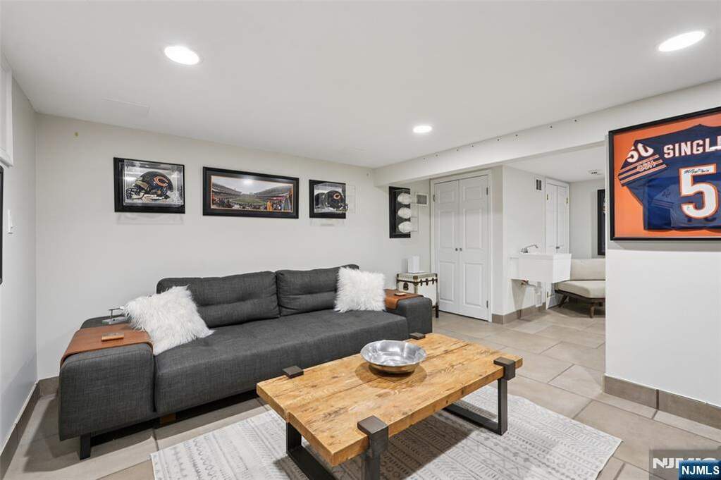 4 Bedroom Single Family Home/House's Image 16