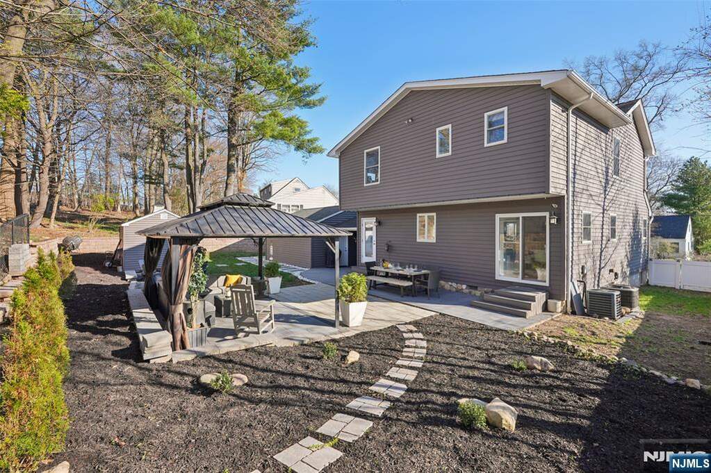 4 Bedroom Single Family Home/House's Image 20
