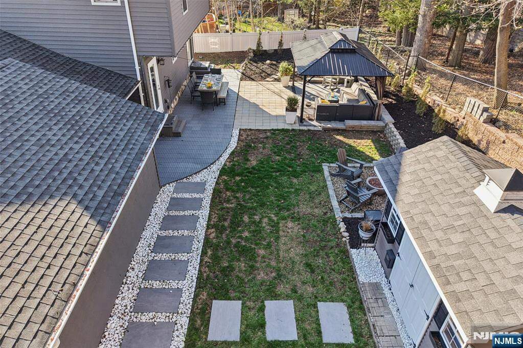 4 Bedroom Single Family Home/House's Image 23