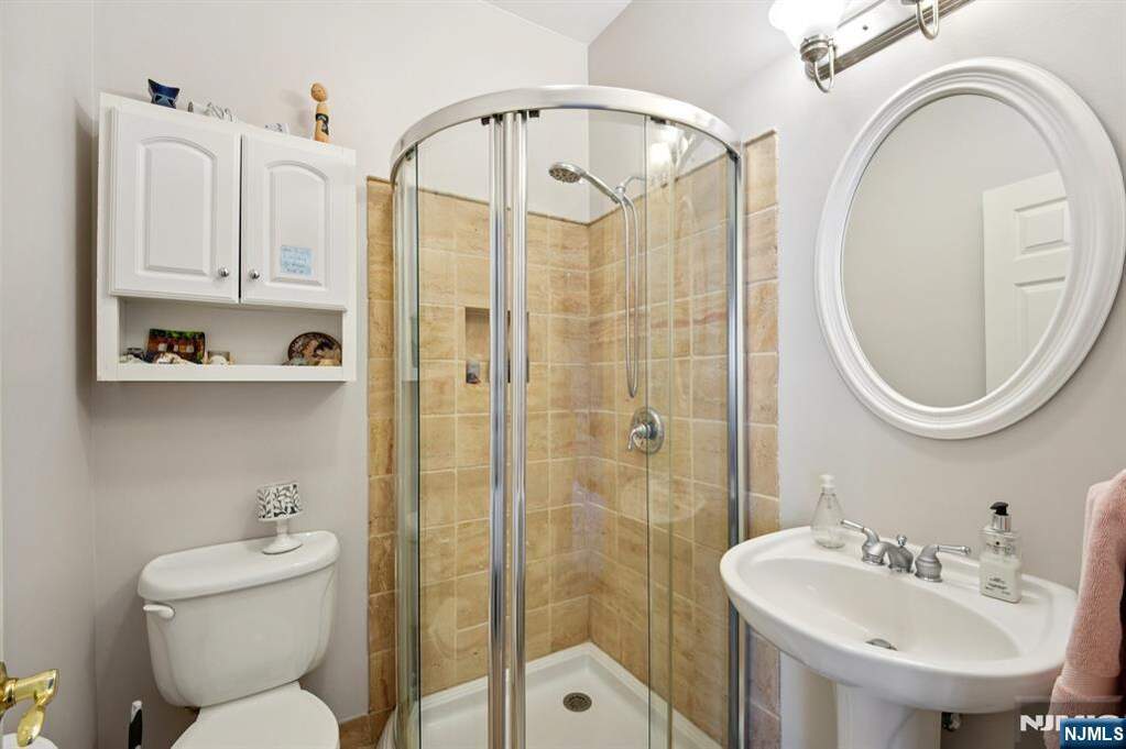 3 Bedroom Apartment/Flat's Image 32