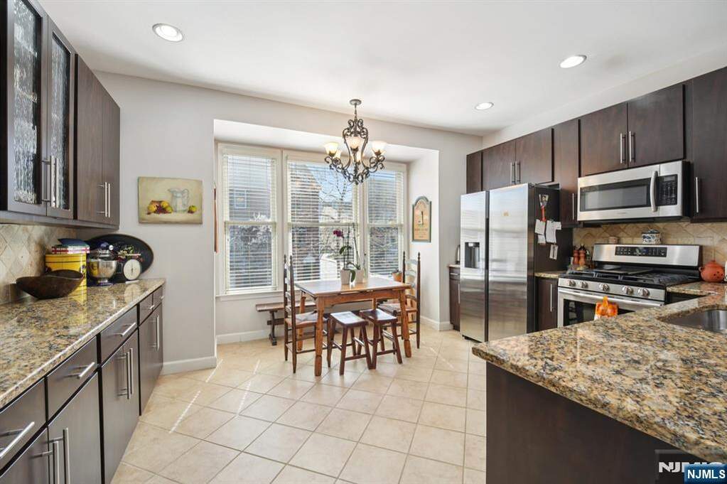 3 Bedroom Apartment/Flat's Image 4