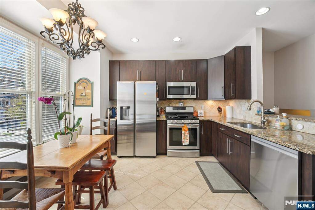 3 Bedroom Apartment/Flat's Image 5