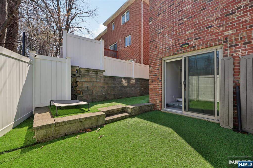 3 Bedroom Villa/Townhouse's Image 25
