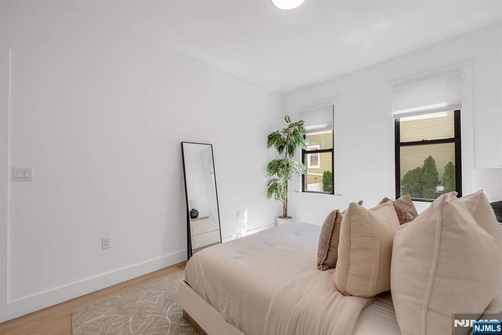 7 Bedroom Multi Unit's Image 13